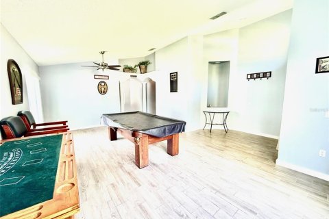 House in Orlando, Florida 4 bedrooms, 200.67 sq.m. № 1909435 - photo 2