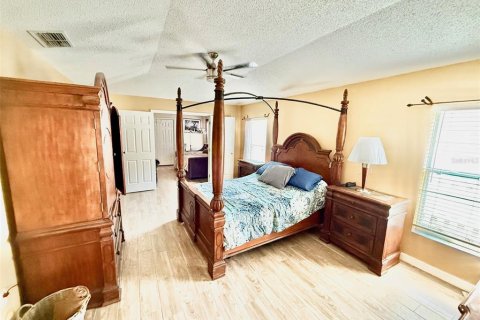 House in Orlando, Florida 4 bedrooms, 200.67 sq.m. № 1909435 - photo 10