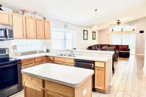 House in Orlando, Florida 4 bedrooms, 200.67 sq.m. № 1909435 - photo 4