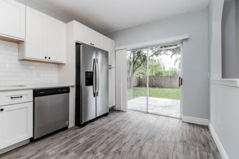 House in Tampa, Florida 4 bedrooms, 139.54 sq.m. № 2121217 - photo 7