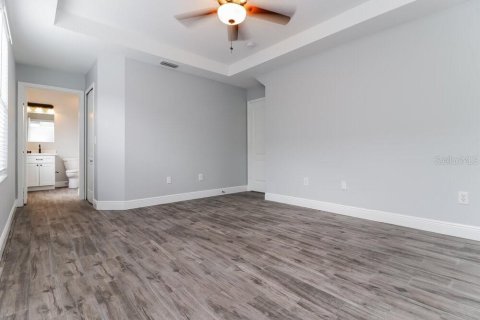 House in Tampa, Florida 4 bedrooms, 139.54 sq.m. № 2121217 - photo 10