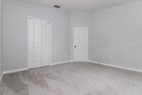 House in Tampa, Florida 4 bedrooms, 139.54 sq.m. № 2121217 - photo 12