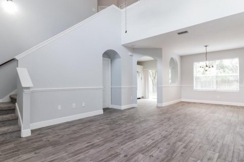 House in Tampa, Florida 4 bedrooms, 139.54 sq.m. № 2121217 - photo 4