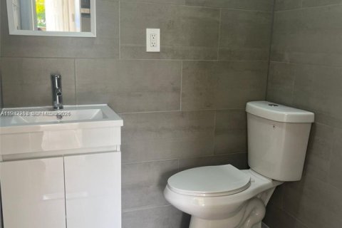 Casa en alquiler en Hollywood, Florida, 2 dormitorios № 1999811 - foto 5