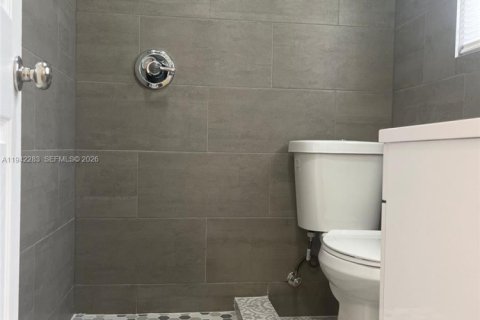 Casa en alquiler en Hollywood, Florida, 2 dormitorios № 1999811 - foto 3