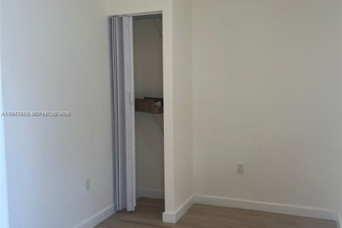 Casa en alquiler en Hollywood, Florida, 2 dormitorios № 1999811 - foto 4