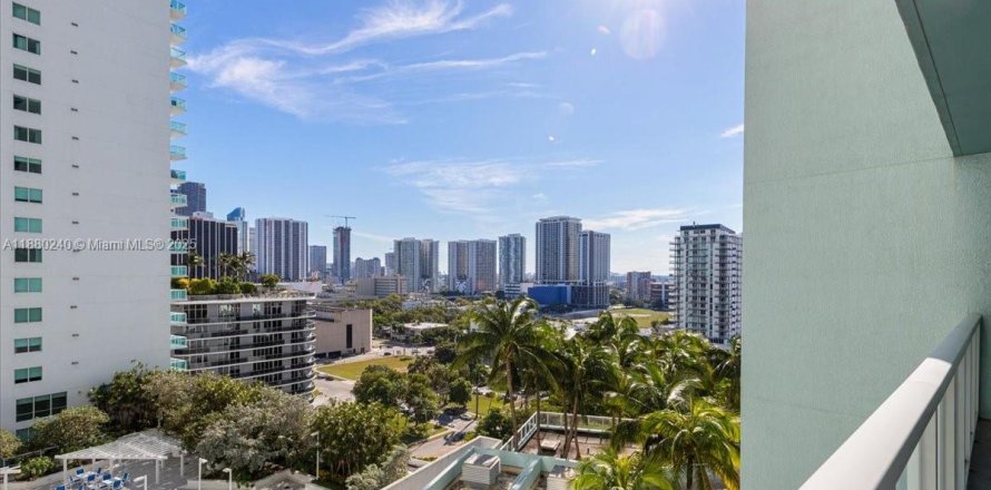 Condominio en Miami, Florida, 1 dormitorio № 1928679