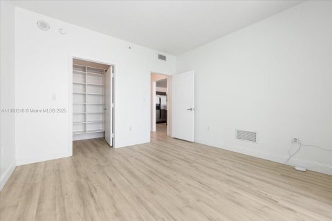 Condominio en venta en Miami, Florida, 1 dormitorio, 77.85 m2 № 1928679 - foto 21