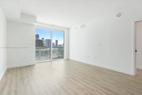 Condominio en venta en Miami, Florida, 1 dormitorio, 77.85 m2 № 1928679 - foto 14