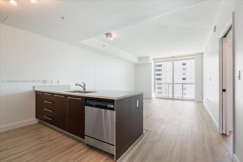 Condominio en venta en Miami, Florida, 1 dormitorio, 77.85 m2 № 1928679 - foto 11