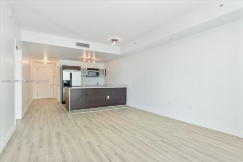 Condominio en venta en Miami, Florida, 1 dormitorio, 77.85 m2 № 1928679 - foto 15