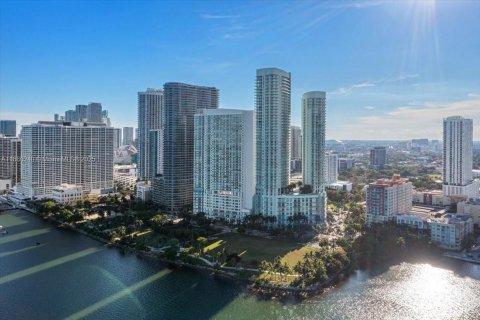 Condominio en venta en Miami, Florida, 1 dormitorio, 77.85 m2 № 1928679 - foto 28