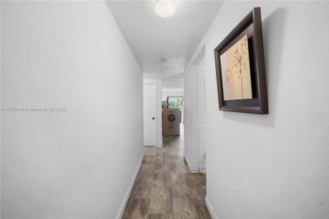 Condominio en venta en North Miami Beach, Florida, 2 dormitorios, 95.13 m2 № 1867430 - foto 7