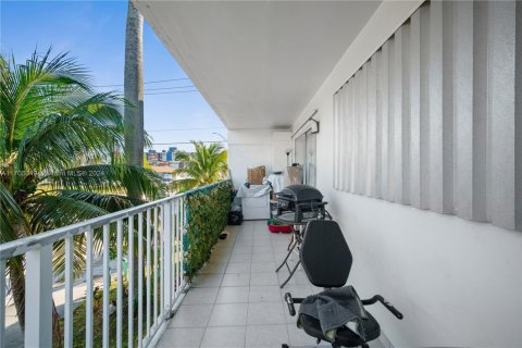 Condominio en venta en North Miami Beach, Florida, 2 dormitorios, 95.13 m2 № 1867430 - foto 18