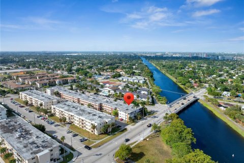 Condominio en venta en North Miami Beach, Florida, 2 dormitorios, 95.13 m2 № 1867430 - foto 19