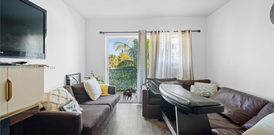 Condominio en North Miami Beach, Florida, 2 dormitorios № 1867430
