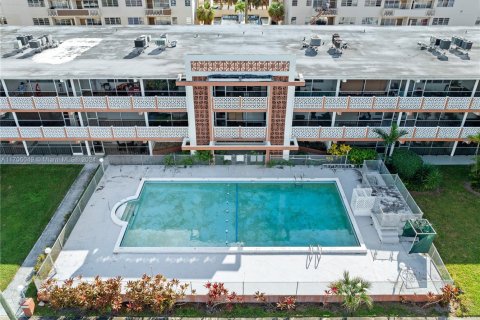 Condominio en venta en North Miami Beach, Florida, 2 dormitorios, 95.13 m2 № 1867430 - foto 21