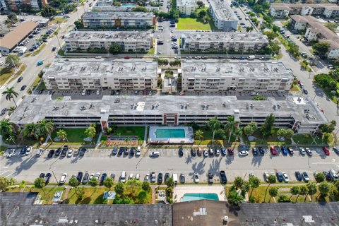 Condominio en venta en North Miami Beach, Florida, 2 dormitorios, 95.13 m2 № 1867430 - foto 4