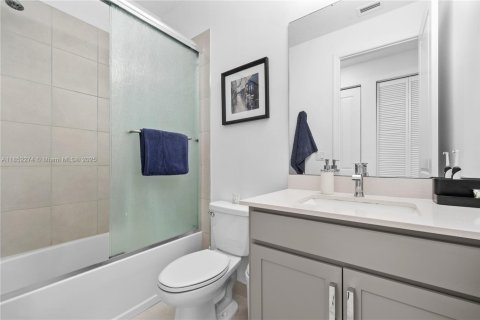 Villa ou maison à vendre à Deerfield Beach, Floride: 2 chambres, 147.71 m2 № 1877524 - photo 24