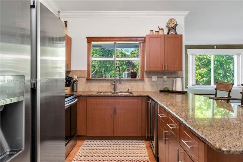 House in Miami, Florida 3 bedrooms, 148.92 sq.m. № 1948925 - photo 18