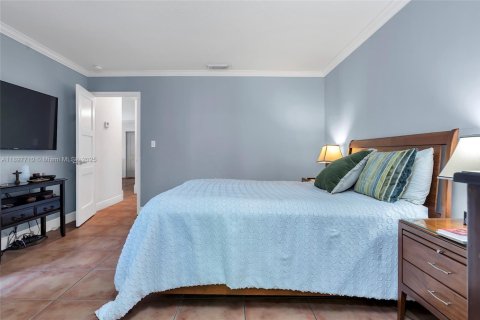 House in Miami, Florida 3 bedrooms, 148.92 sq.m. № 1948925 - photo 30