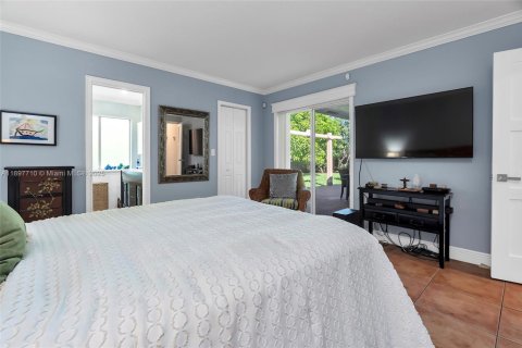 House in Miami, Florida 3 bedrooms, 148.92 sq.m. № 1948925 - photo 29