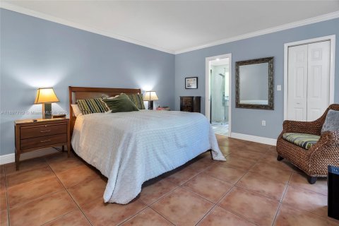 House in Miami, Florida 3 bedrooms, 148.92 sq.m. № 1948925 - photo 28