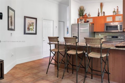 House in Miami, Florida 3 bedrooms, 148.92 sq.m. № 1948925 - photo 24