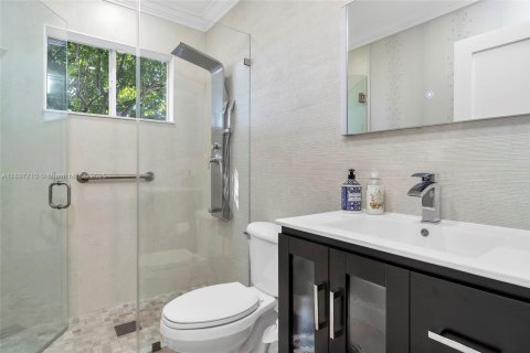 House in Miami, Florida 3 bedrooms, 148.92 sq.m. № 1948925 - photo 26