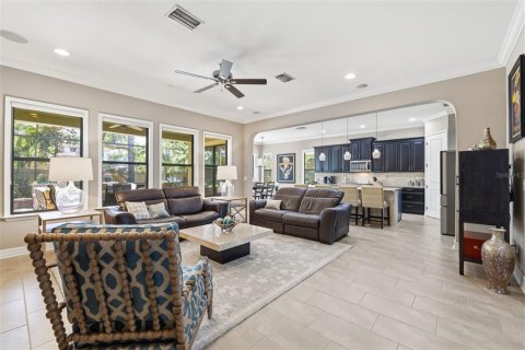 Villa ou maison à vendre à Tampa, Floride: 4 chambres, 358.97 m2 № 2217779 - photo 6