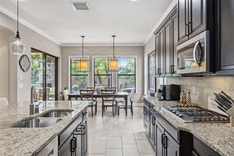 Villa ou maison à vendre à Tampa, Floride: 4 chambres, 358.97 m2 № 2217779 - photo 13