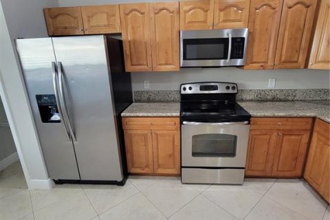 Condo in Orlando, Florida, 2 bedrooms № 2233432 - photo 5