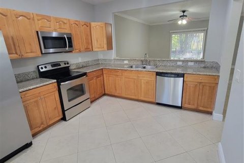 Condo in Orlando, Florida, 2 bedrooms № 2233432 - photo 4