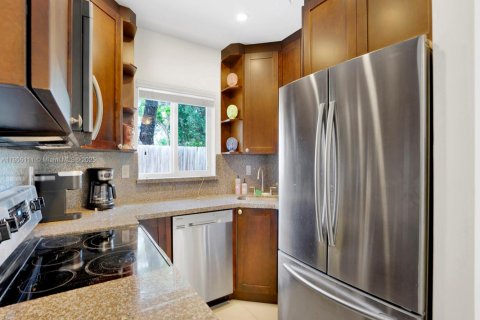 Villa ou maison à louer à Miami, Floride: 4 chambres, 122.63 m2 № 2055541 - photo 12