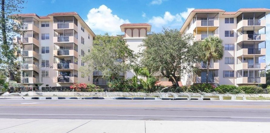 Кондоминиум с 1 спальней в Норт-Майами, Флорида № 1983385