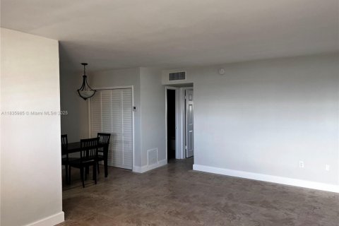 Купить кондоминиум в Норт-Майами, Флорида 1 спальня, 67.35м2, № 1983385 - фото 5