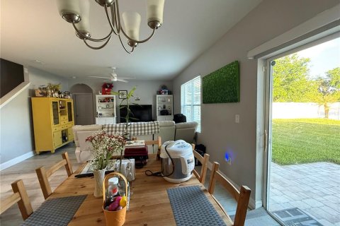 House in Kissimmee, Florida 5 bedrooms, 248.42 sq.m. № 2228039 - photo 18