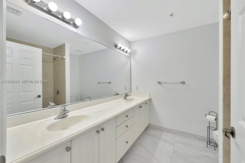 Купить кондоминиум в Майами, Флорида 2 спальни, 202.71м2, № 2045934 - фото 15