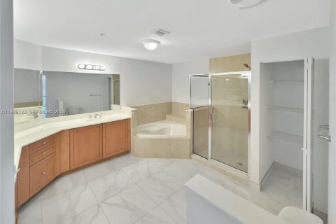 Купить кондоминиум в Майами, Флорида 2 спальни, 202.71м2, № 2045934 - фото 13