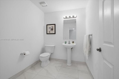Купить кондоминиум в Майами, Флорида 2 спальни, 202.71м2, № 2045934 - фото 7