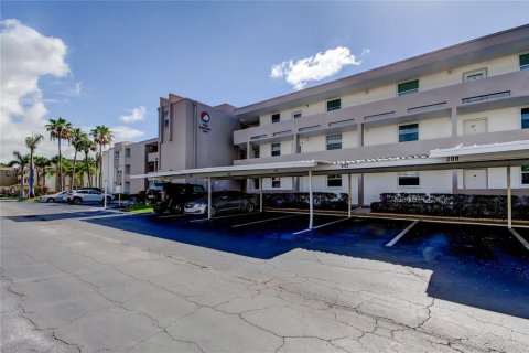 Condominio en venta en South Pasadena, Florida, 2 dormitorios, 97.55 m2 № 1686499 - foto 1