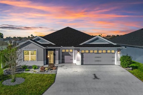 House in The Villages, Florida 3 bedrooms, 176.61 sq.m. № 2226495