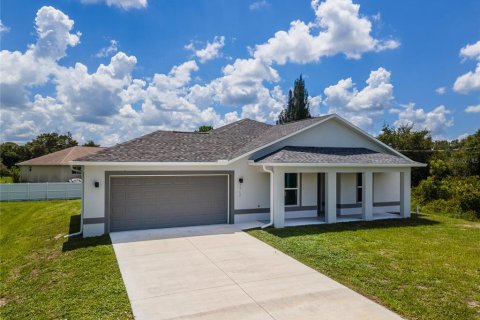 House in Lehigh Acres, Florida 3 bedrooms, 129.41 sq.m. № 2231442 - photo 2