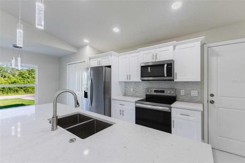 House in Lehigh Acres, Florida 3 bedrooms, 129.41 sq.m. № 2231442 - photo 13