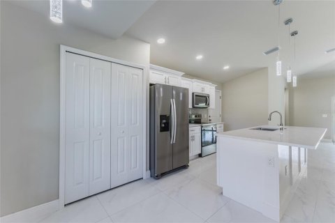 House in Lehigh Acres, Florida 3 bedrooms, 129.41 sq.m. № 2231442 - photo 10