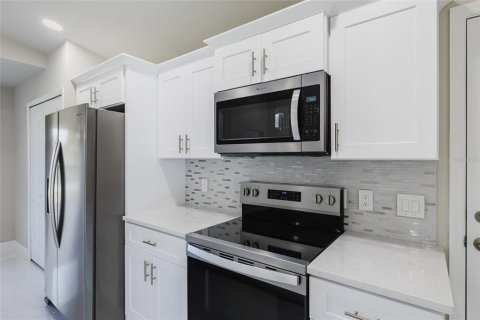 House in Lehigh Acres, Florida 3 bedrooms, 129.41 sq.m. № 2231442 - photo 14