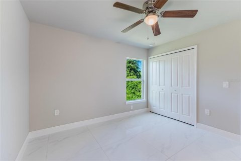 House in Lehigh Acres, Florida 3 bedrooms, 129.41 sq.m. № 2231442 - photo 29