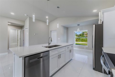 House in Lehigh Acres, Florida 3 bedrooms, 129.41 sq.m. № 2231442 - photo 15