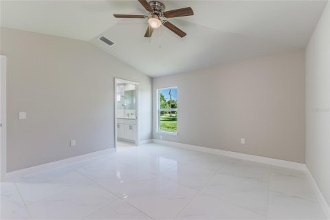 House in Lehigh Acres, Florida 3 bedrooms, 129.41 sq.m. № 2231442 - photo 21