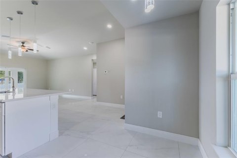 House in Lehigh Acres, Florida 3 bedrooms, 129.41 sq.m. № 2231442 - photo 18